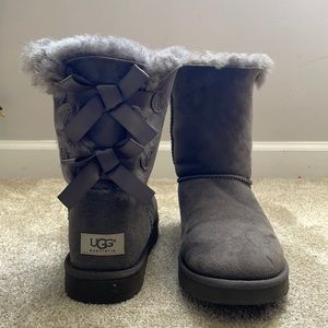 Grey Ugg’s with two bows